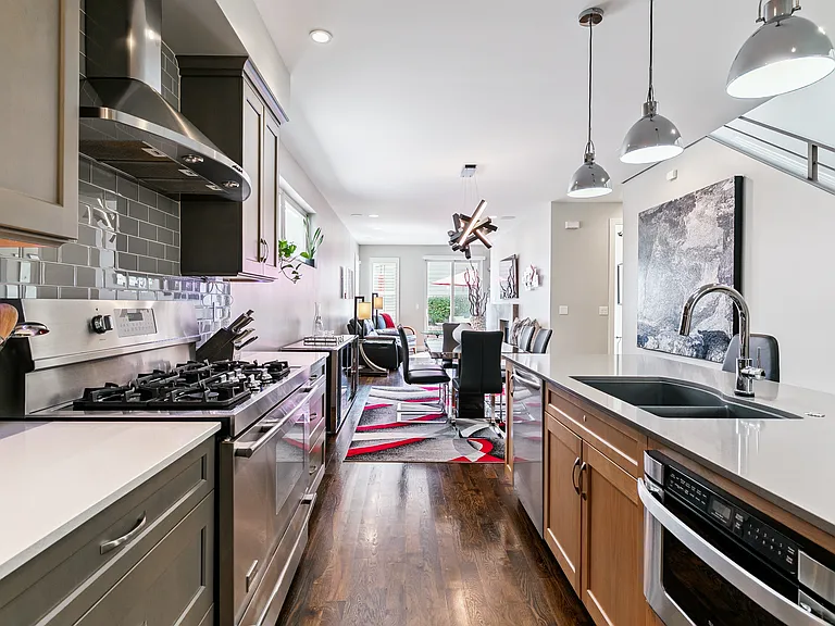 2428 N Clarkson St — Photo 13
