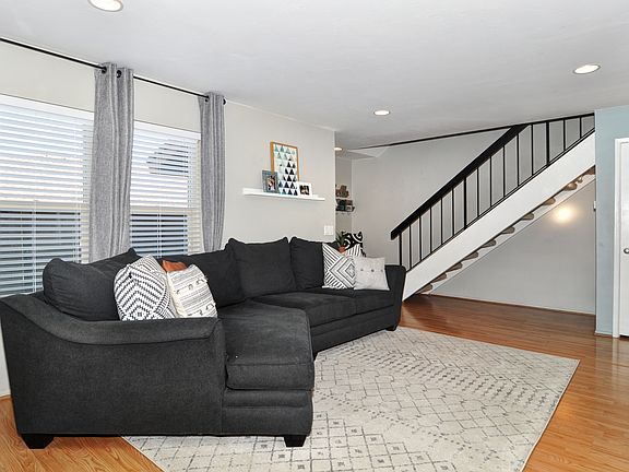 4th image of 2241 Tamarac Ln
