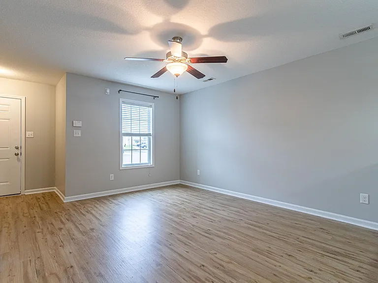 133 Glen Cannon Dr — Photo 2