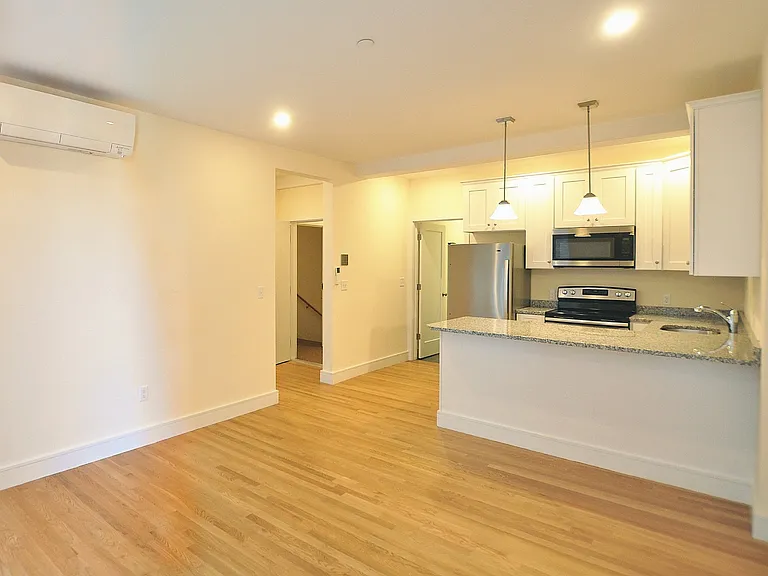 877 Beacon St #4 — Photo 5