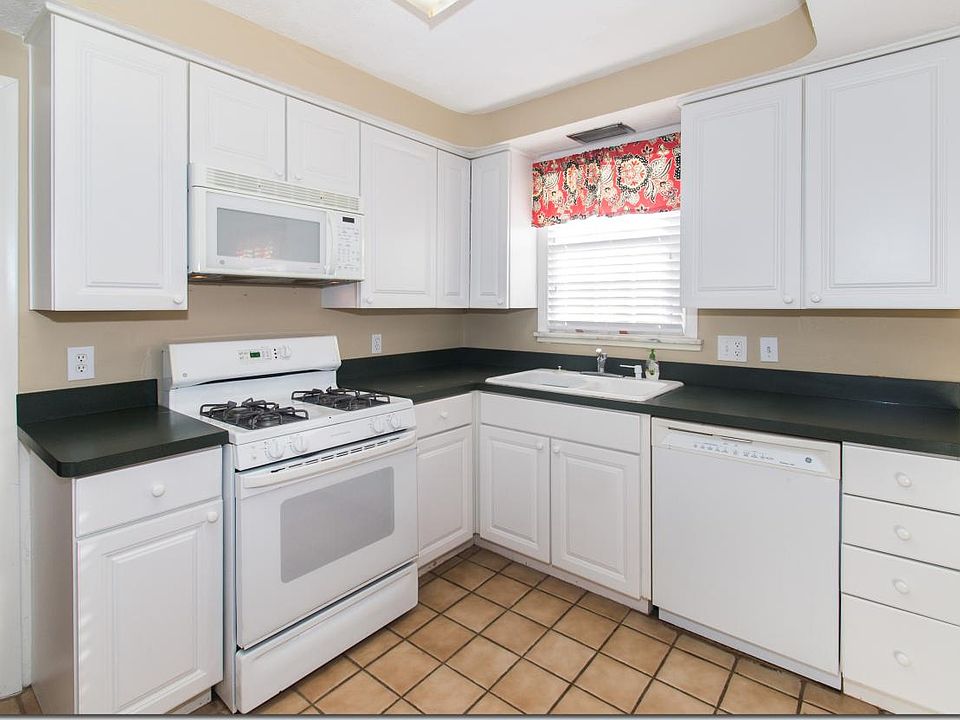 2441 Saybrook Rd, University Heights, OH 44118 Zillow