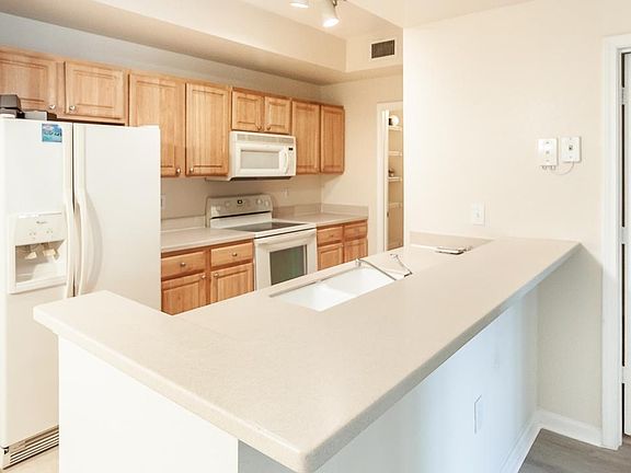 5th image of 10075 N Gate Pkwy #1112