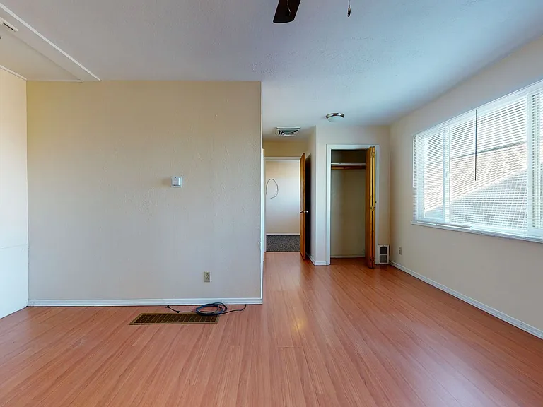 404 Prospect Ave NE — Photo 12