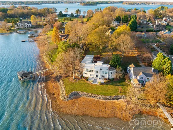 132 Clearwater Ln, Mooresville, NC 28117