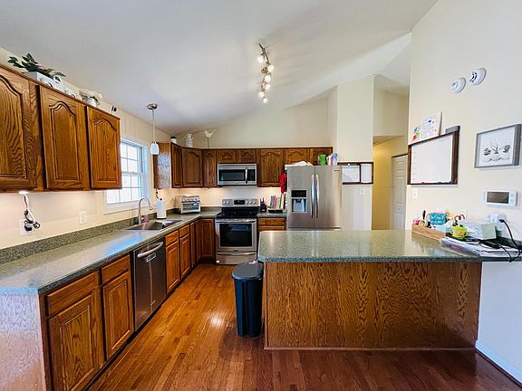 4th image of 121 Hilda Dr
