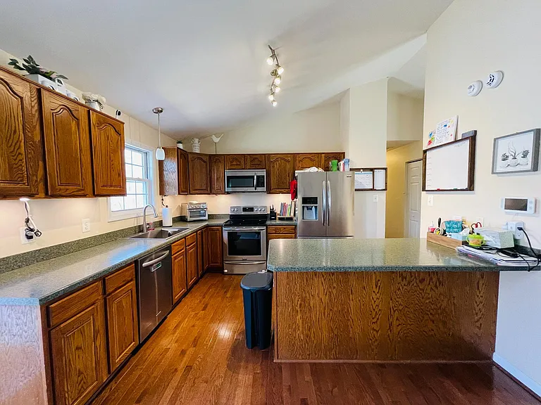 121 Hilda Dr — Photo 4