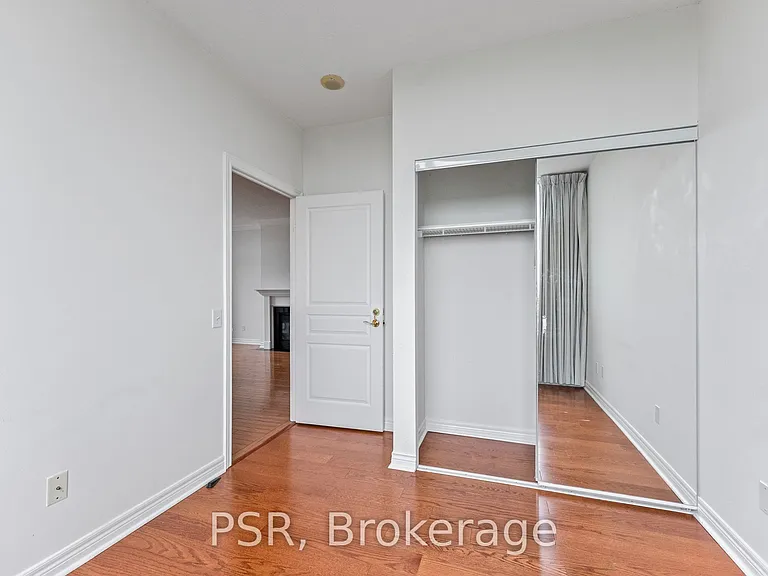 9 Boardwalk Dr #423 — Photo 13