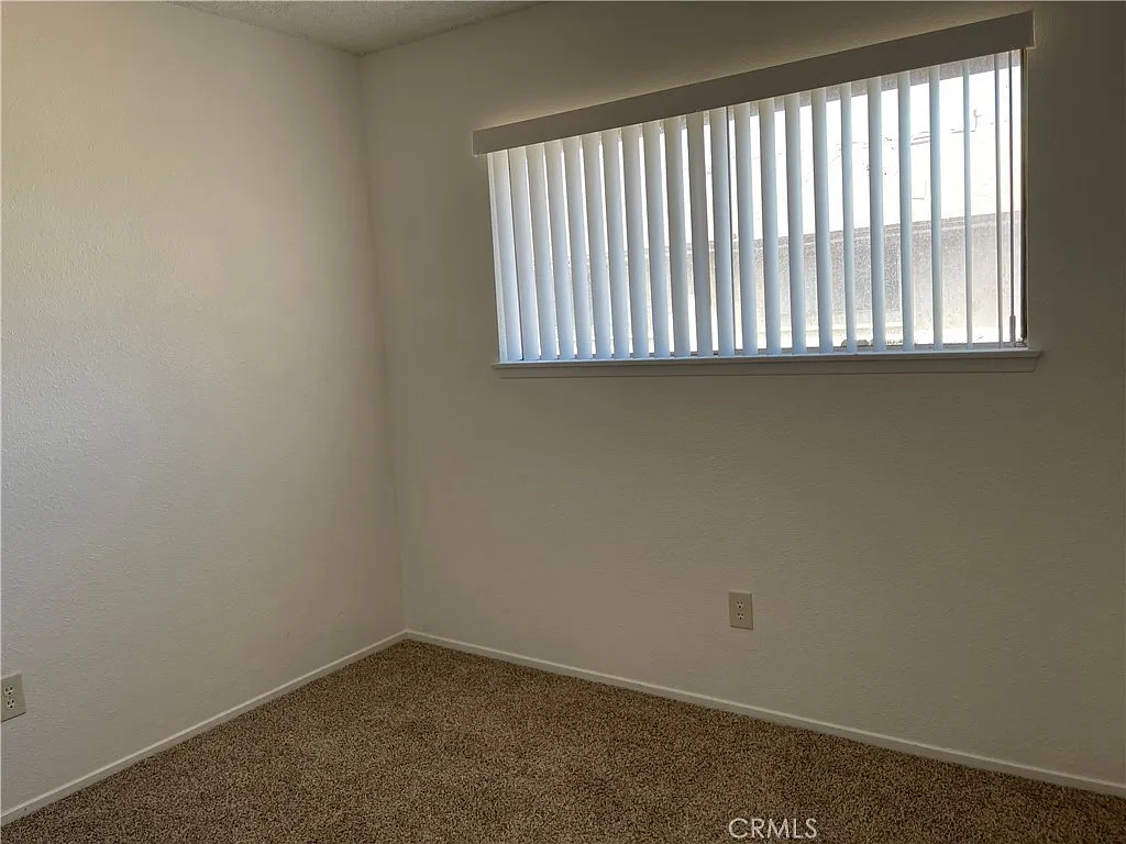 3 bed, 1180 sqft, $2,400 — Photo 2