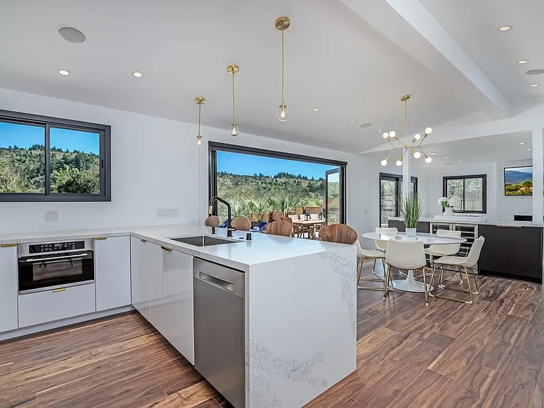 Los Robles Dr — Photo 12