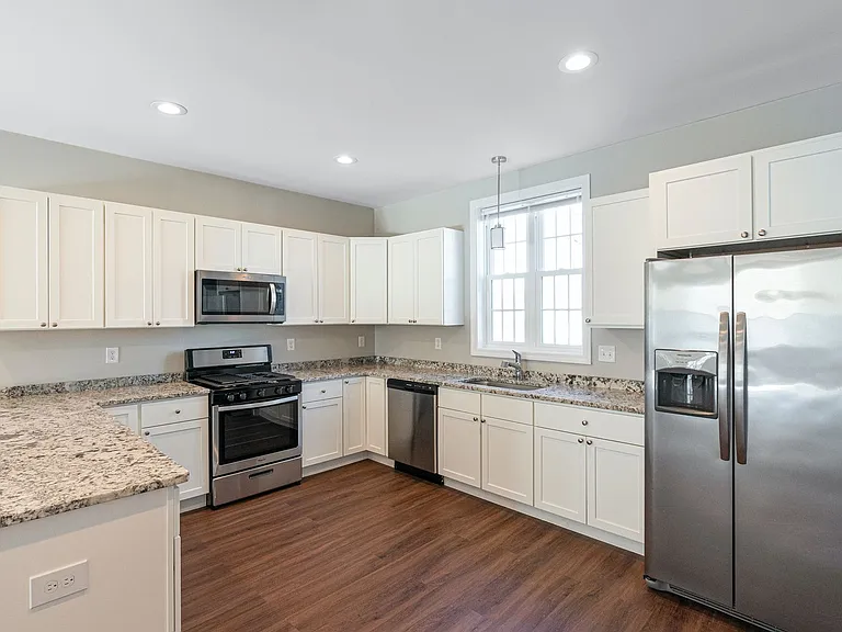 445 Admiral St — Photo 18
