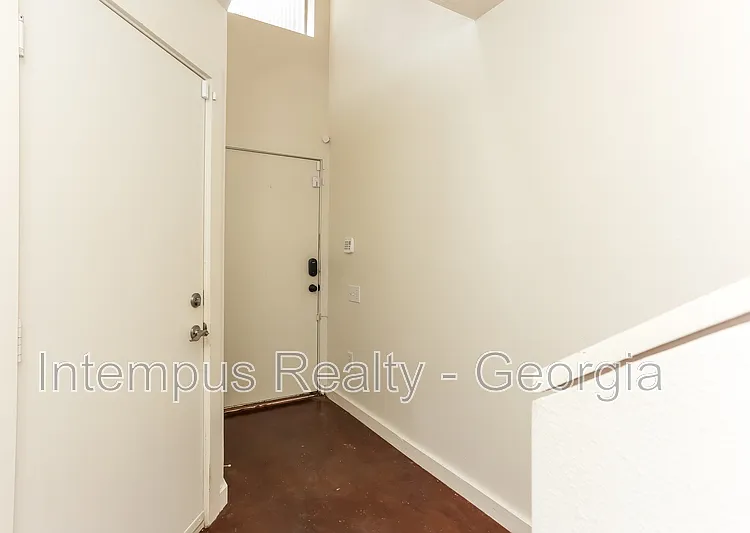 241 Maynard Ter #5 — Photo 4