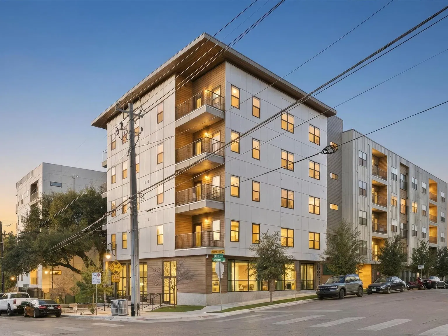 2 bed, 2.0 bath, 1010 sqft, $2,950 — Photo 2