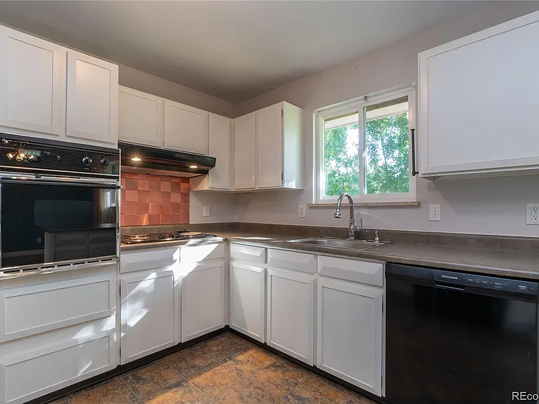 2990 Indiana St — Photo 4