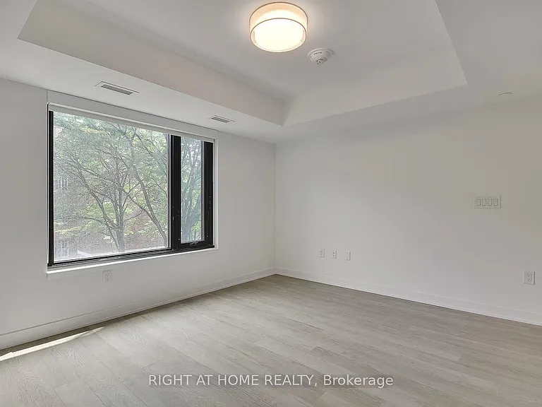 3 Strathgowan Ave #301 — Photo 6