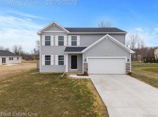 2273 Apple Tree Dr, Burton, MI