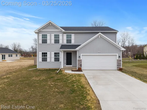 2273 Apple Tree Dr, Burton, MI 48519