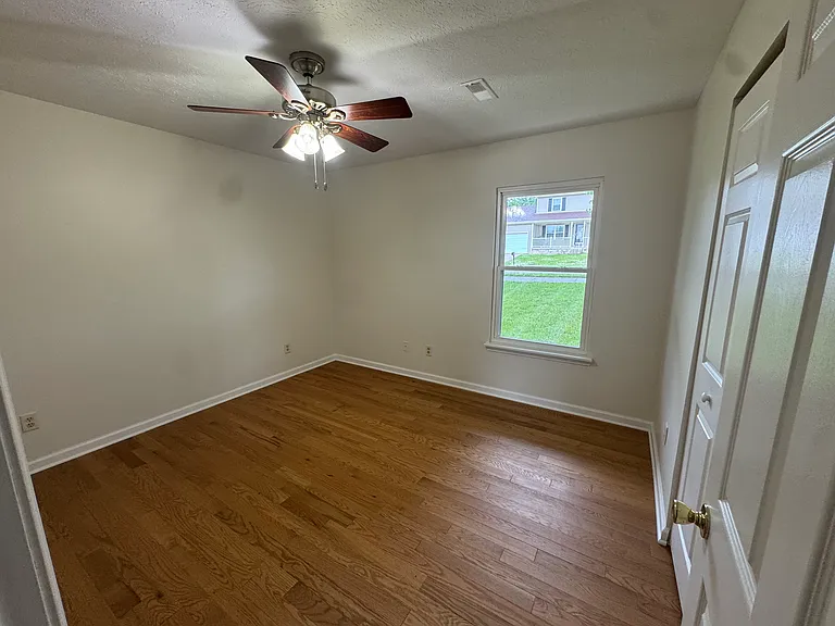 305 Routt Dr — Photo 10