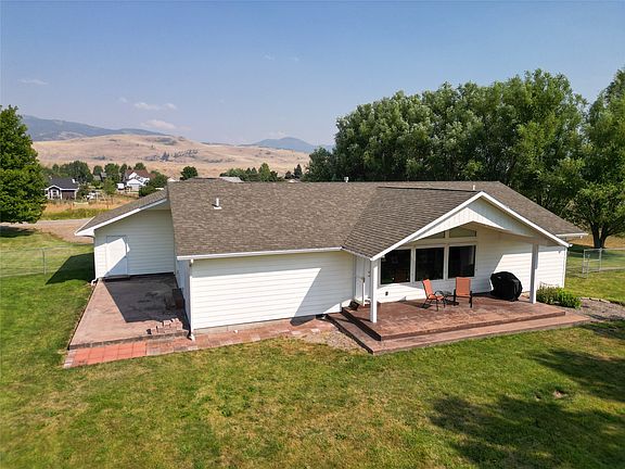 3rd image of 9 Riley Ln