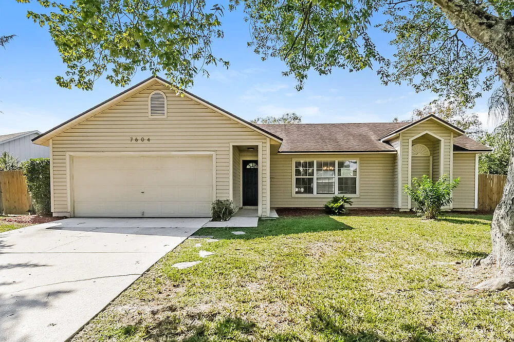 3 bed, 2.0 bath, 1408 sqft, $1,855 — Photo 1
