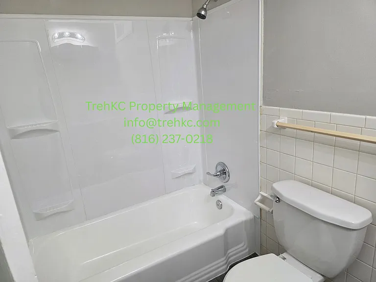 1860 E 76th Ter — Photo 16