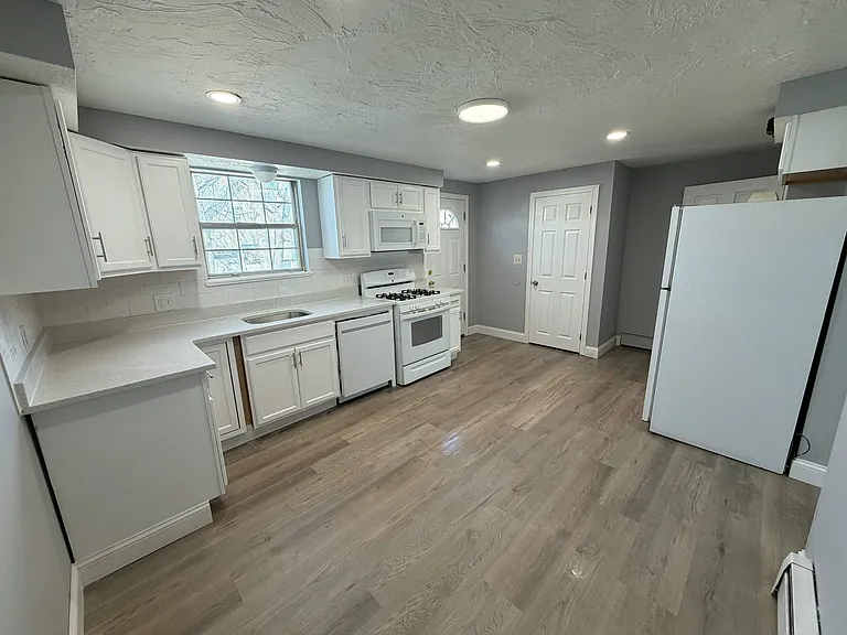55 E St — Photo 9