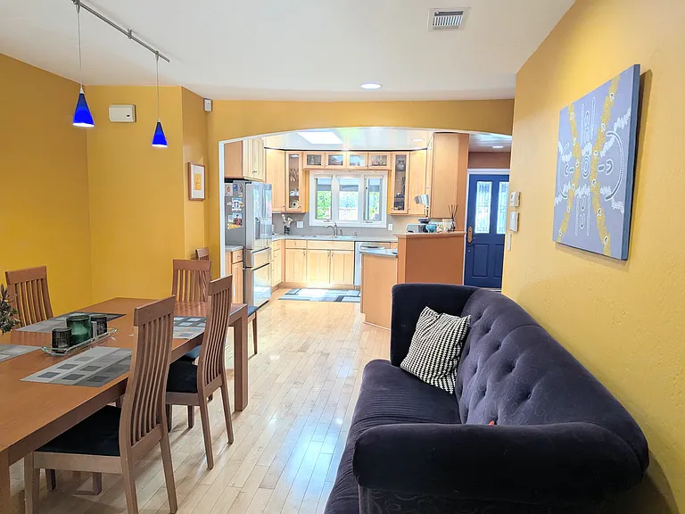 219 Okeefe St — Photo 5