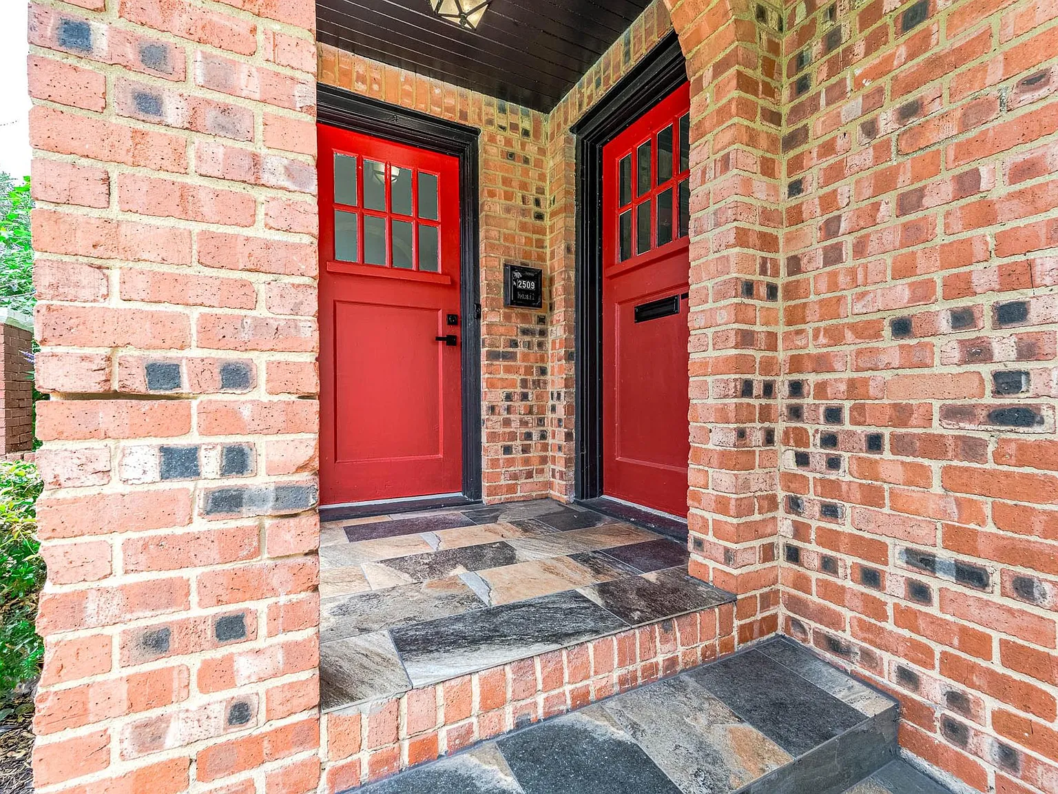 3 bed, 1.0 bath, 2736 sqft, $2,250 — Photo 3