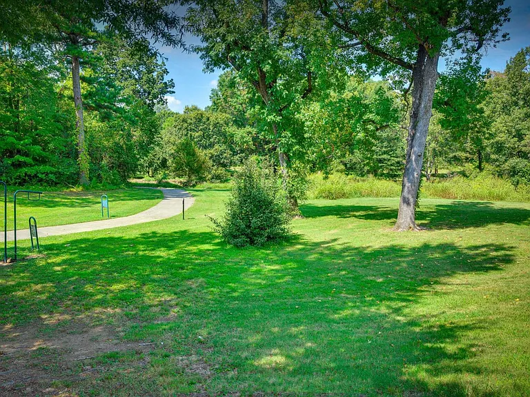 106 Sunset Cir #202 — Photo 39