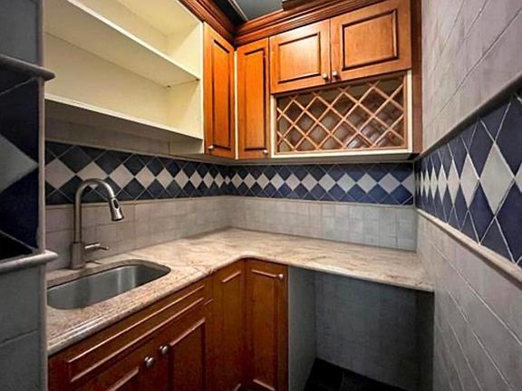 5th image of 7004 Boulevard East #18D