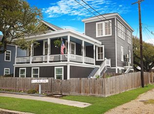 910 9th St #1, Galveston, TX 77550