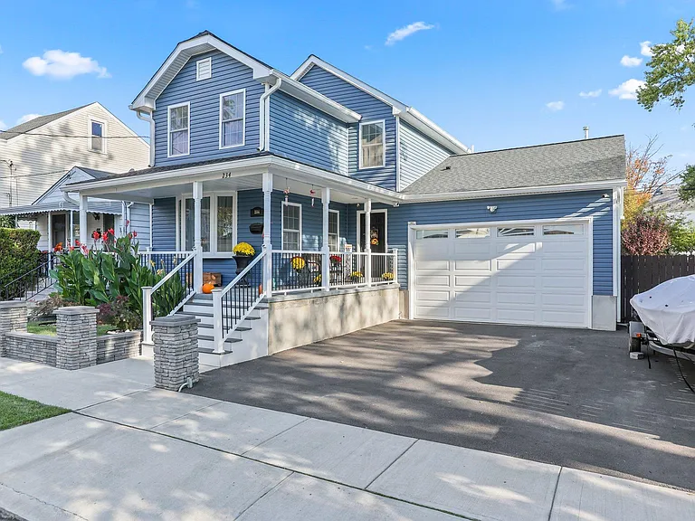 234 Howell St — Photo 3