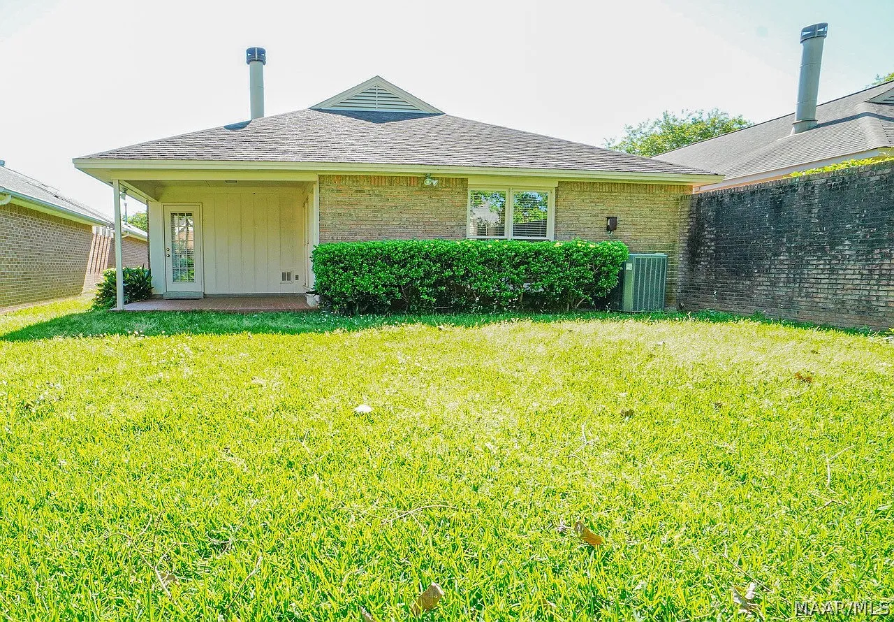 3 bed, 2.0 bath, 1868 sqft, $1,900 — Photo 3