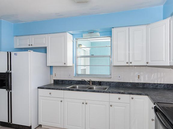 3rd image of 977 Sarazen Dr