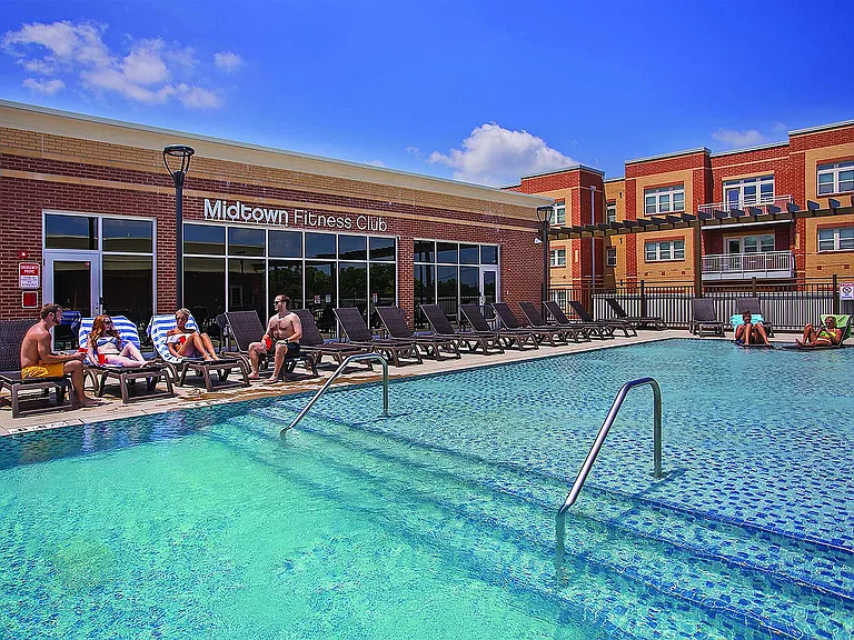 Roof top pool