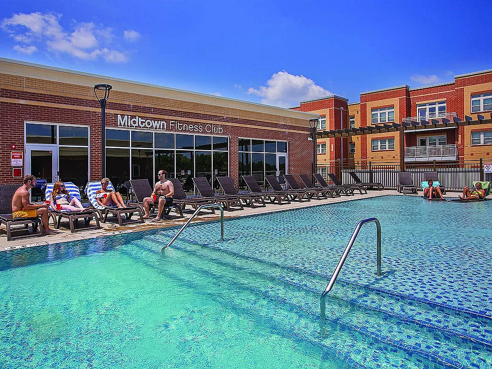 Roof top pool