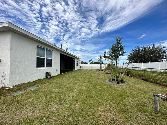 4th image of 2829 NW 7th Ter