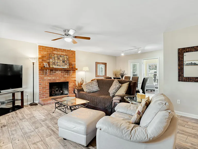 2857 Iverson Rd — Photo 3