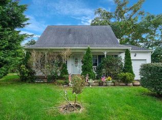 4 Astoria Rd, Mastic Beach, NY 11951