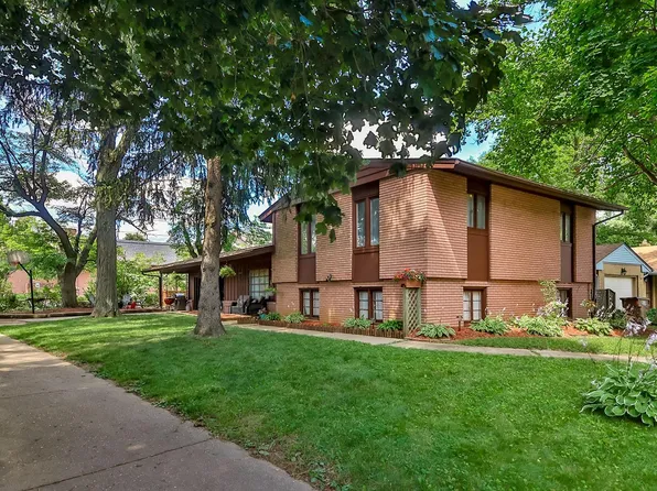 2034 Springbrook Rd, Rockford, IL 61107