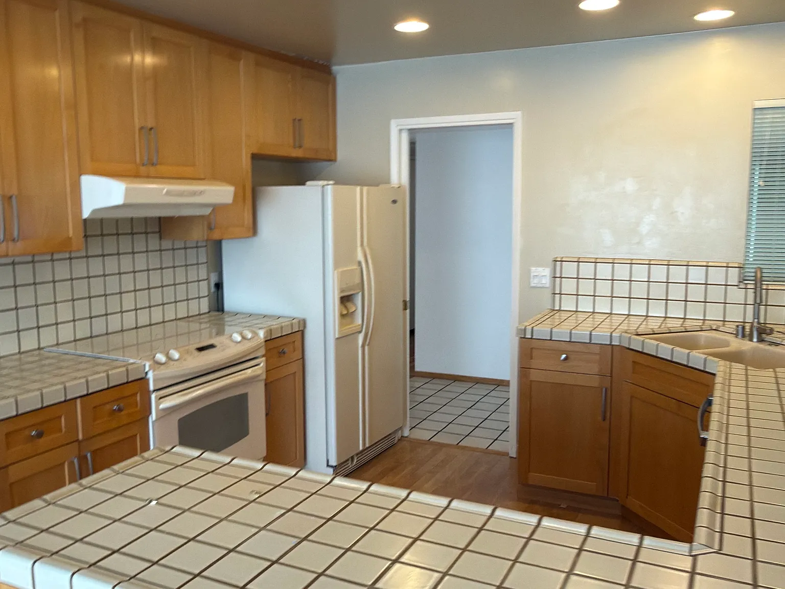 4 bed, 1687 sqft, $5,750 — Photo 3