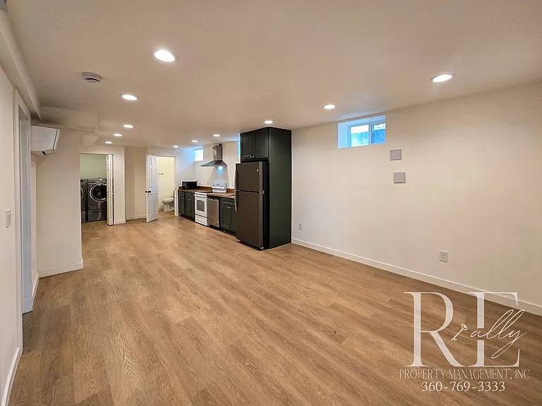 323 Summit Ave S — Photo 5
