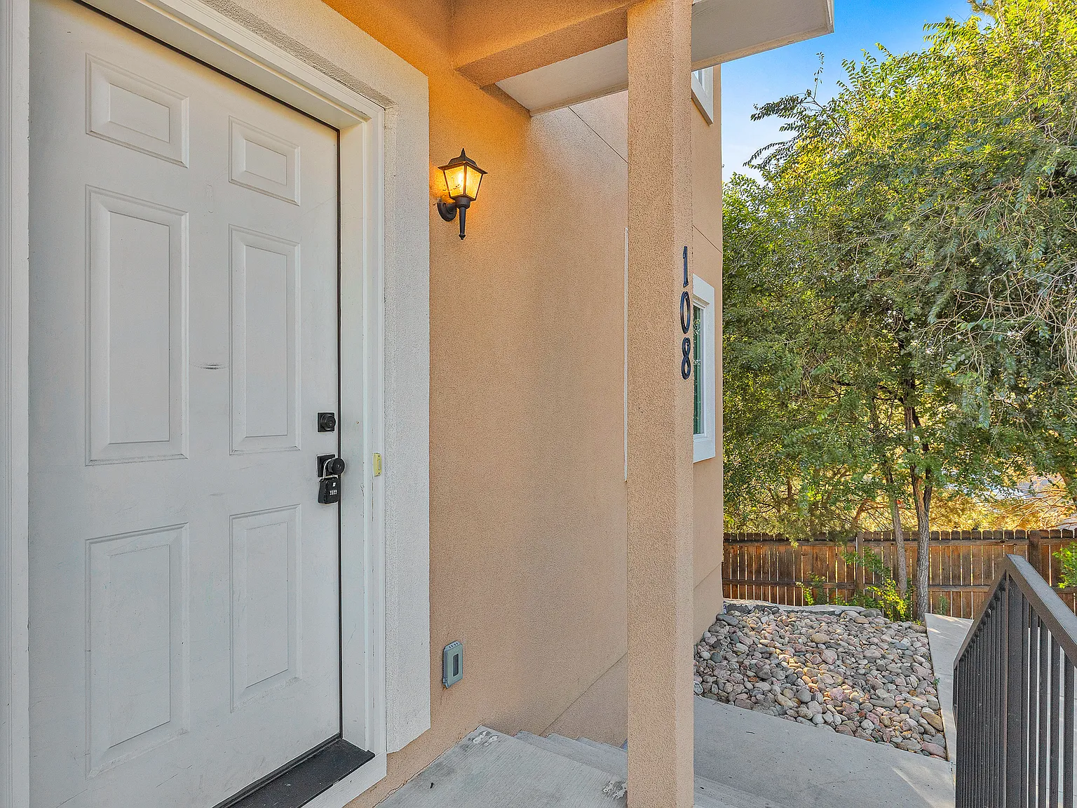 4 bed, 1924 sqft, $2,295 — Photo 4