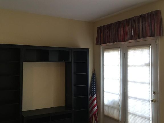 5th image of 1032 Harrison Cres