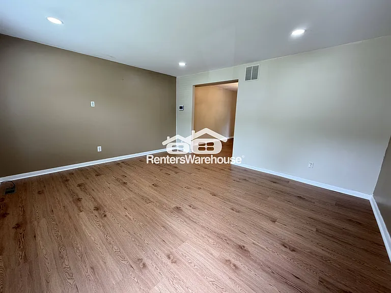 241 Cedarmere Cir — Photo 3