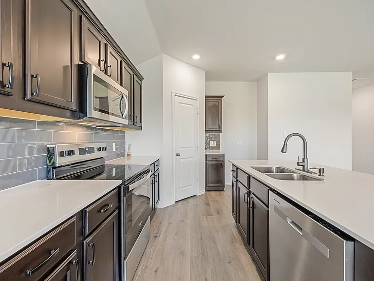 214 Crookedfield Dr — Photo 8