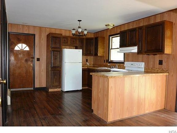2nd image of 394 Mountain Lodge Rd