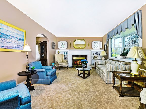 3rd image of 128 Siwanoy Blvd