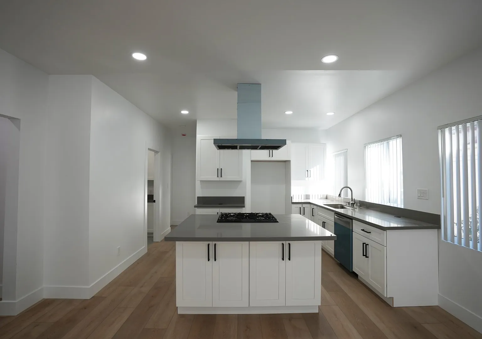 2 bed, 1100 sqft, $2,995 — Photo 2