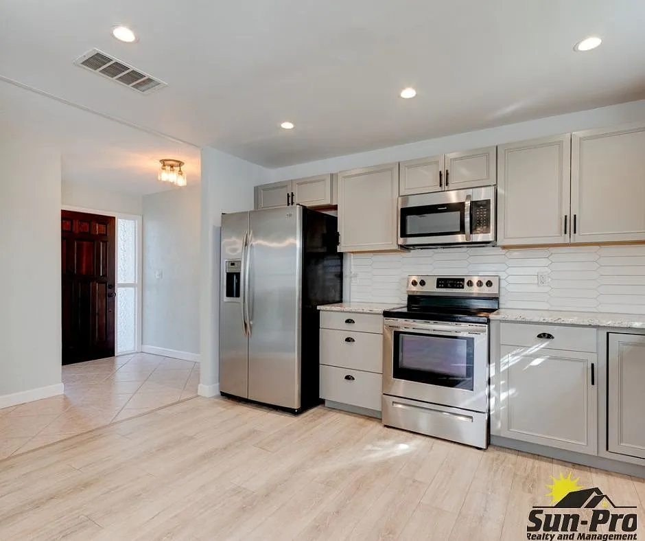 3 bed, 2.0 bath, 1541 sqft, $2,295 — Photo 3