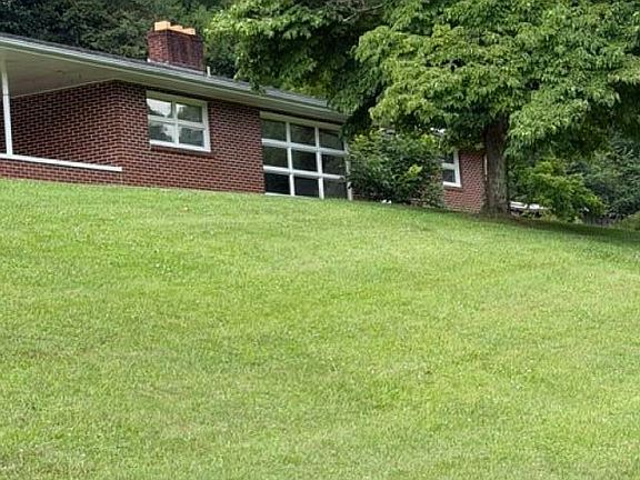2nd image of 1347 Manville Rd